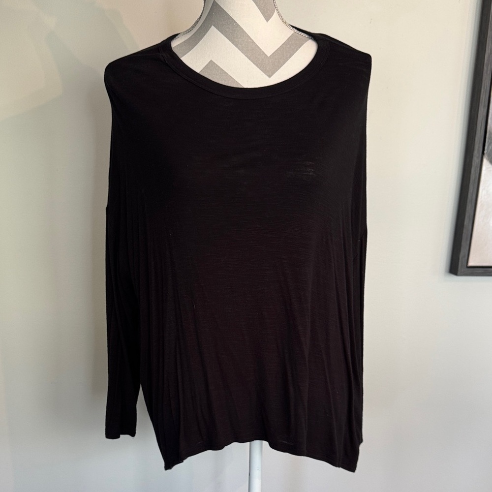 Old Navy Black Long-Sleeve Crewneck Top